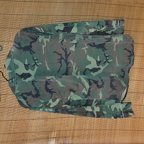 Vintage. Made in USA. 1971. Cabela's. Camo. Heavy button-up shirt. Size M. - Picture 5 of 5